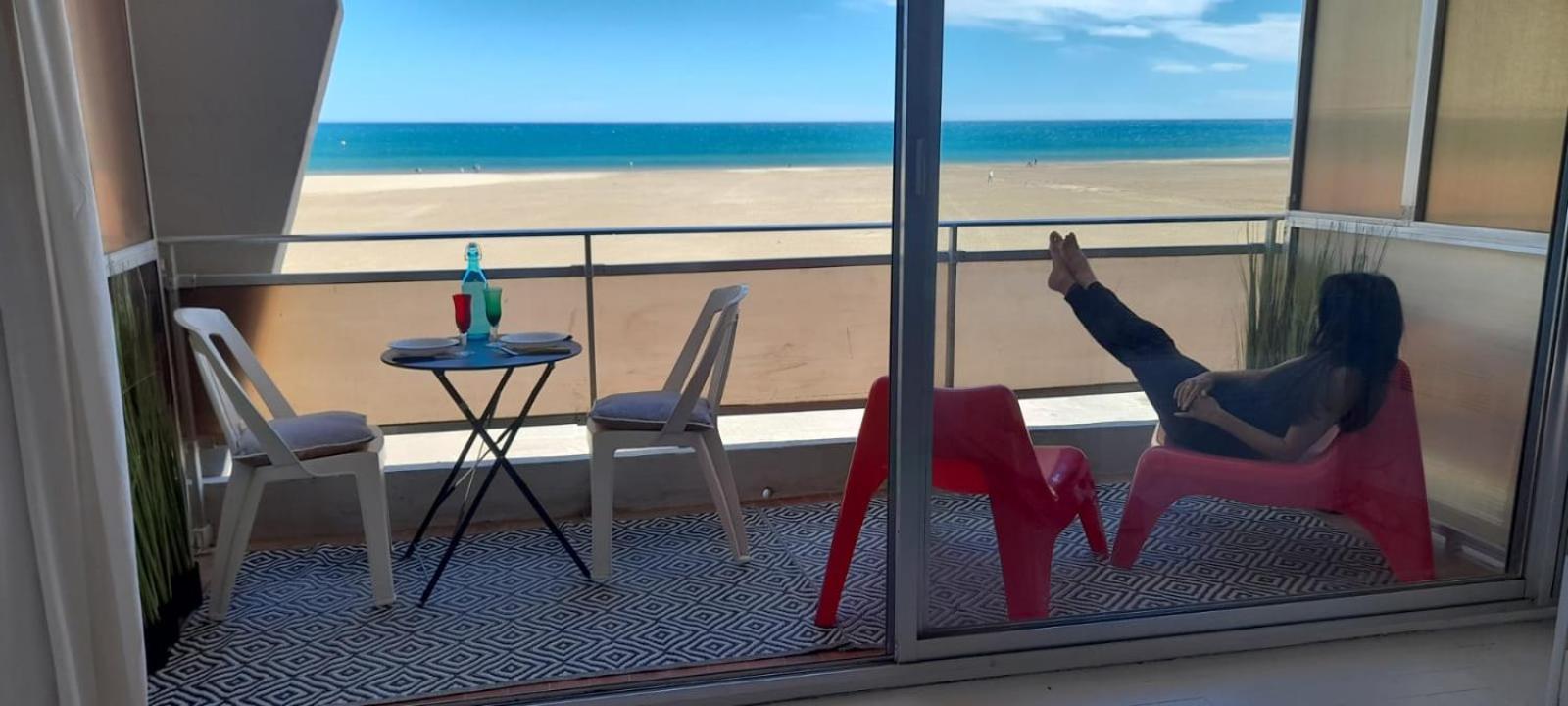Sur La Plage بورت-لا-نوفيل المظهر الخارجي الصورة