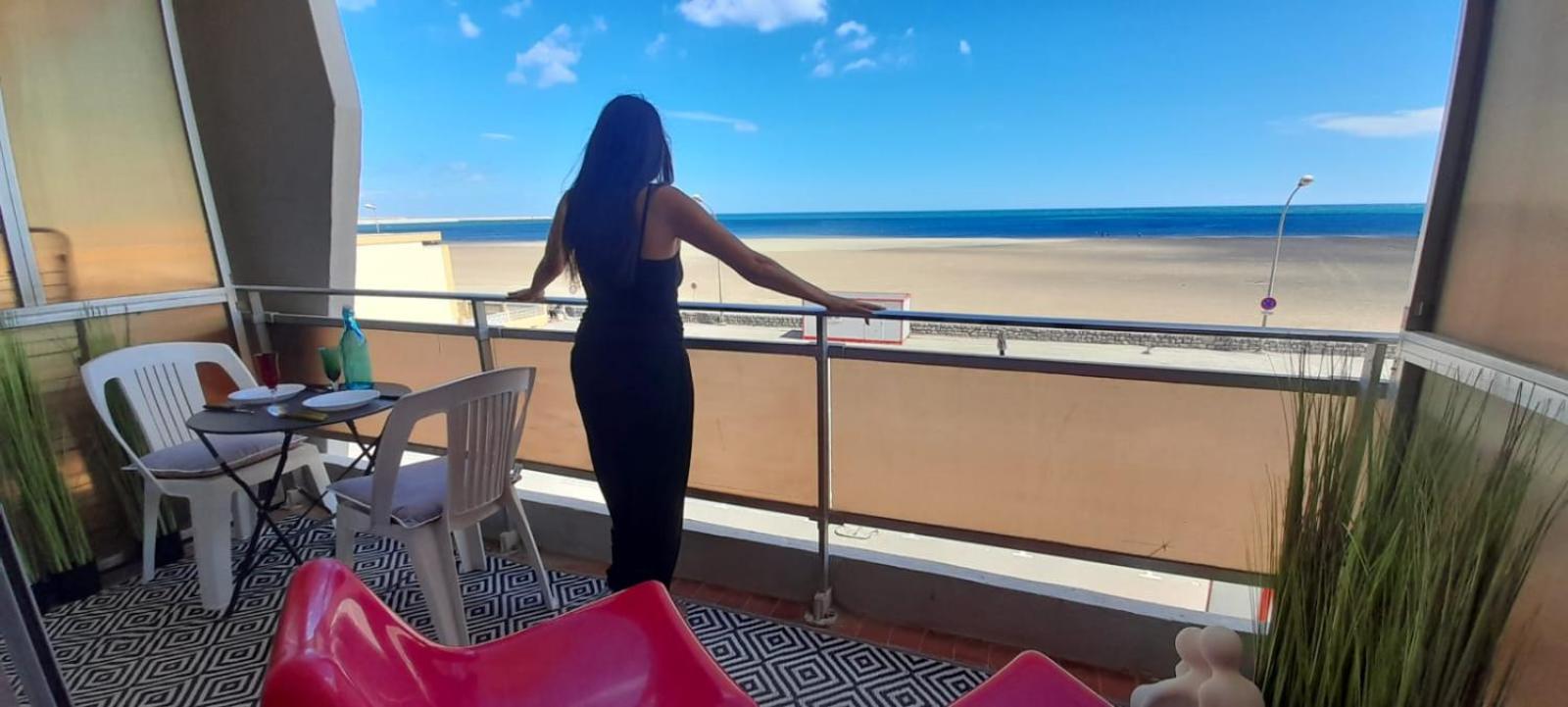 Sur La Plage بورت-لا-نوفيل المظهر الخارجي الصورة